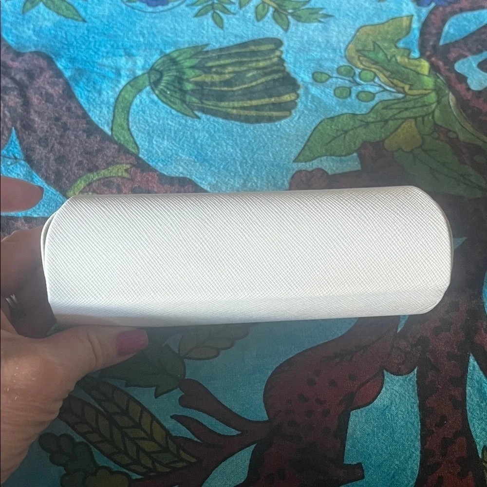 Michael Kors Ivory / White Sunglasses Case silver letters